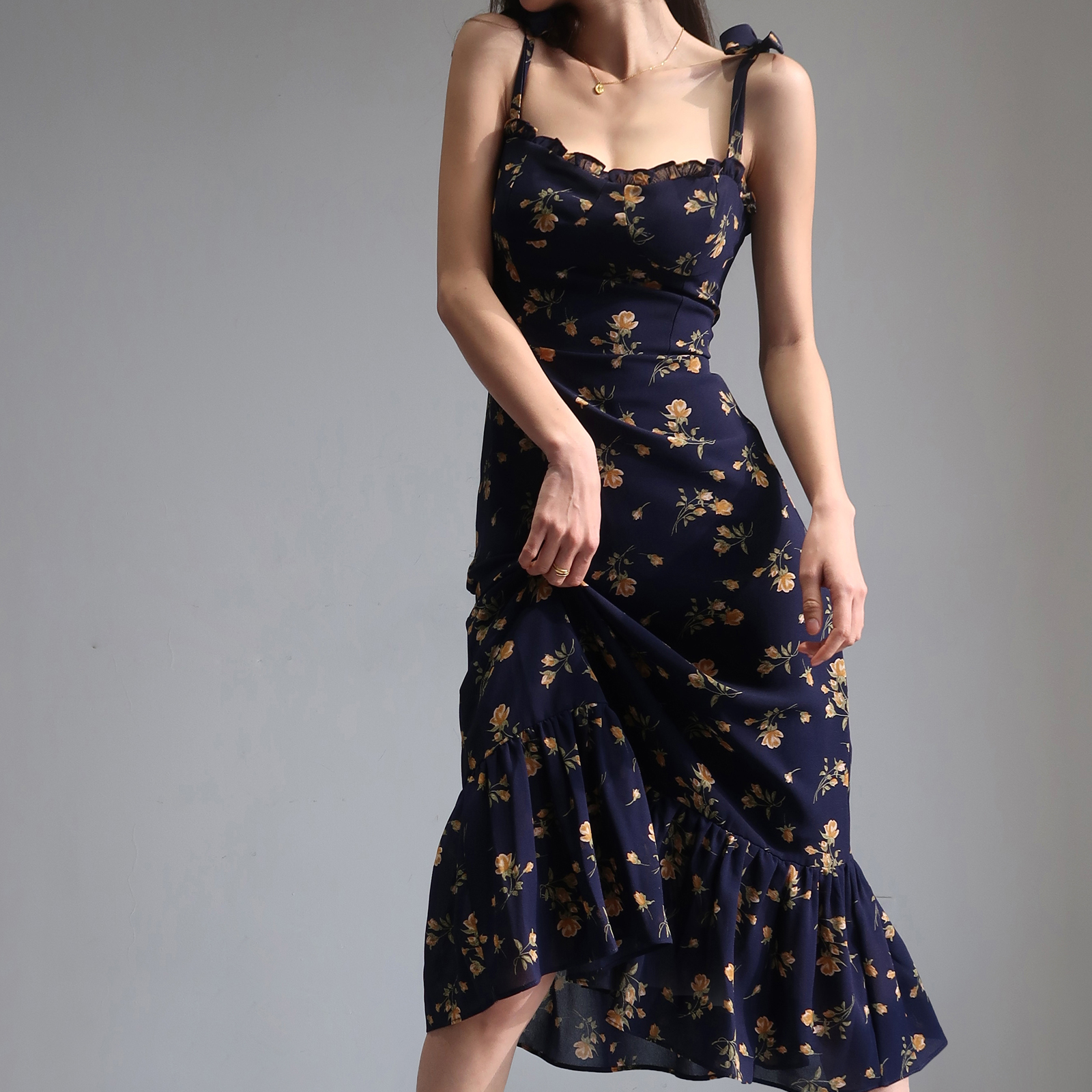 Fitted Floral A-Line Dress with Ruffled Shoulder Ties, Waist Cinching, and Spaghetti Straps - French Style, Knee-Length Fashion Fitted Floral A-Line Dress with Ruffled Shoulder Ties, Waist Cinching, and Spaghetti Straps - French Style, Knee-Length Fashion