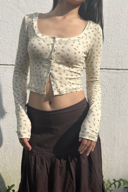 Flattering Slim Fit French Style T-Shirt for Women - Versatile Sweet and Spicy Design, Perfect for Y2K and Casual Looks