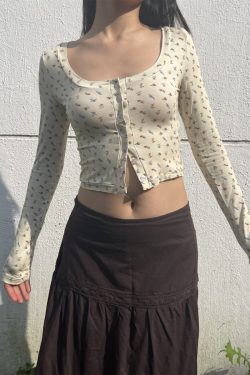 Flattering Slim Fit French Style T-Shirt for Women - Versatile Sweet and Spicy Design, Perfect for Y2K and Casual Looks