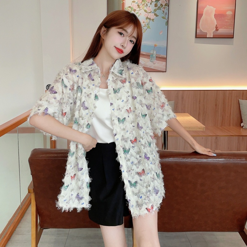 Floral Hawaiian Beach Shirt for Women, Printed Short-Sleeve Top with 3D Tassels, Loose Fit Trendy Summer Style Floral Hawaiian Beach Shirt for Women, Printed Short-Sleeve Top with 3D Tassels, Loose Fit Trendy Summer Style