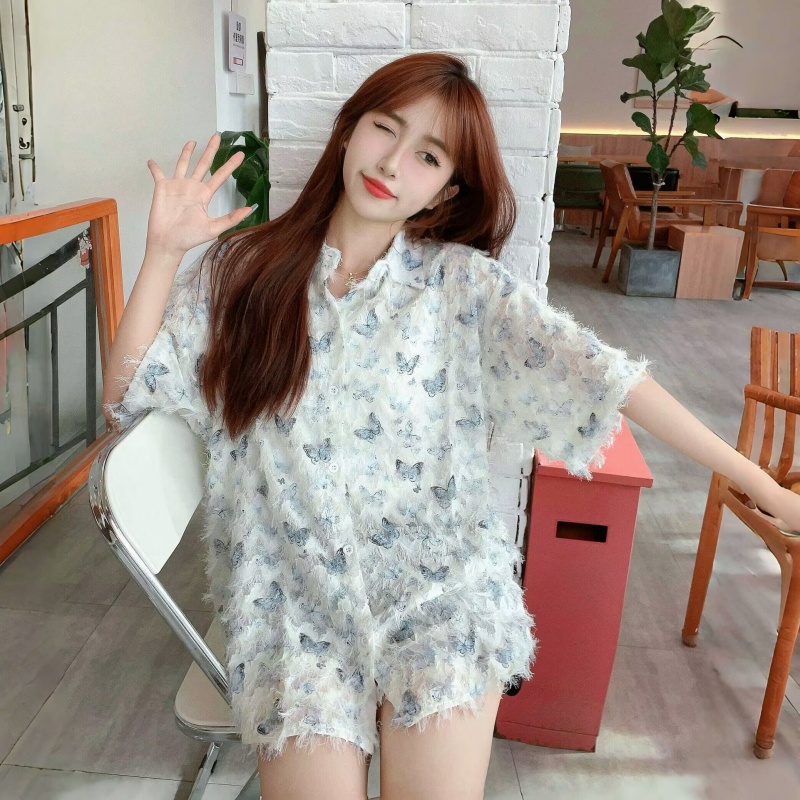 Floral Hawaiian Beach Shirt for Women, Printed Short-Sleeve Top with 3D Tassels, Loose Fit Trendy Summer Style Floral Hawaiian Beach Shirt for Women, Printed Short-Sleeve Top with 3D Tassels, Loose Fit Trendy Summer Style