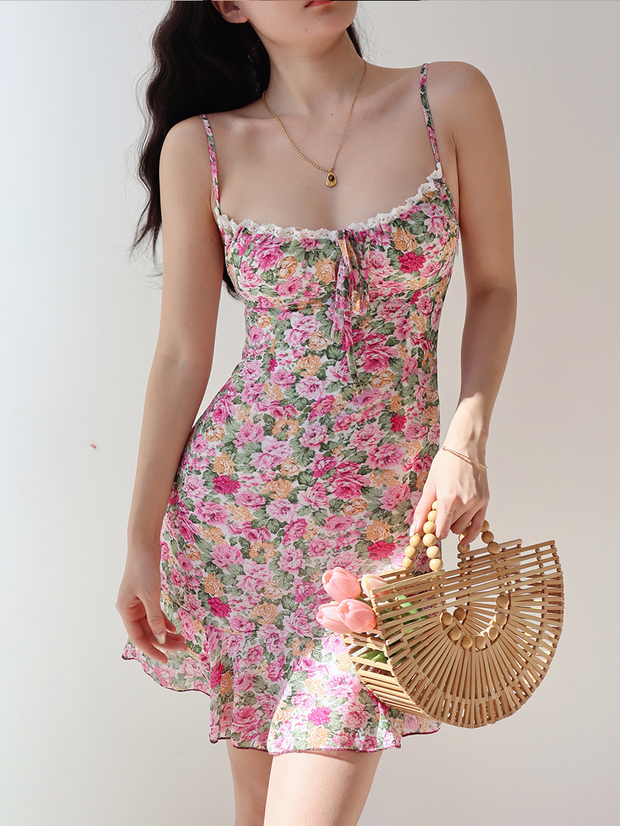 Floral Lace Cami Dress for Women - Slim Fit Vintage Style, Waist-Defined, Perfect for Vacation and Summer Days Floral Lace Cami Dress for Women - Slim Fit Vintage Style, Waist-Defined, Perfect for Vacation and Summer Days