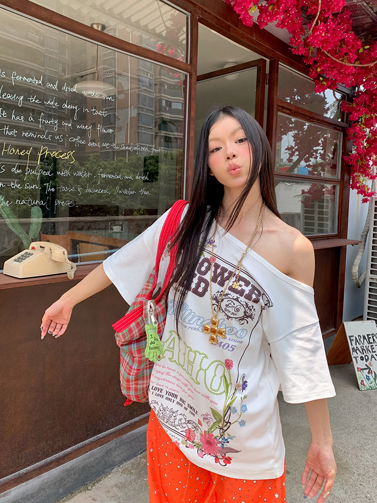 Floral Letter Print Off-Shoulder Short Sleeve T-Shirt for Women, Slim Fit Summer Top, American Style, Y2K Fashion Floral Letter Print Off-Shoulder Short Sleeve T-Shirt for Women, Slim Fit Summer Top, American Style, Y2K Fashion