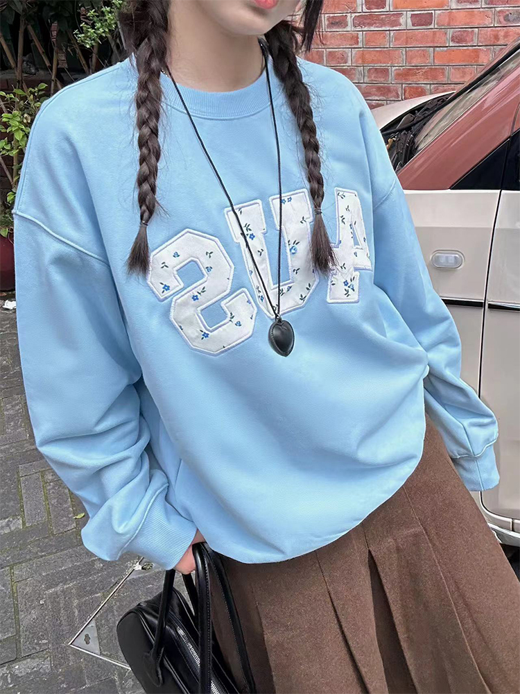 Floral Patch Embroidery Pullover Sweatshirt for Couples - Loose Fit Round Neck, Spring Autumn Style, National Trend Fashion Floral Patch Embroidery Pullover Sweatshirt for Couples - Loose Fit Round Neck, Spring Autumn Style, National Trend Fashion