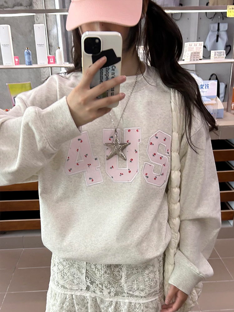 Floral Patch Embroidery Pullover Sweatshirt for Couples - Loose Fit Round Neck, Spring Autumn Style, National Trend Fashion Floral Patch Embroidery Pullover Sweatshirt for Couples - Loose Fit Round Neck, Spring Autumn Style, National Trend Fashion