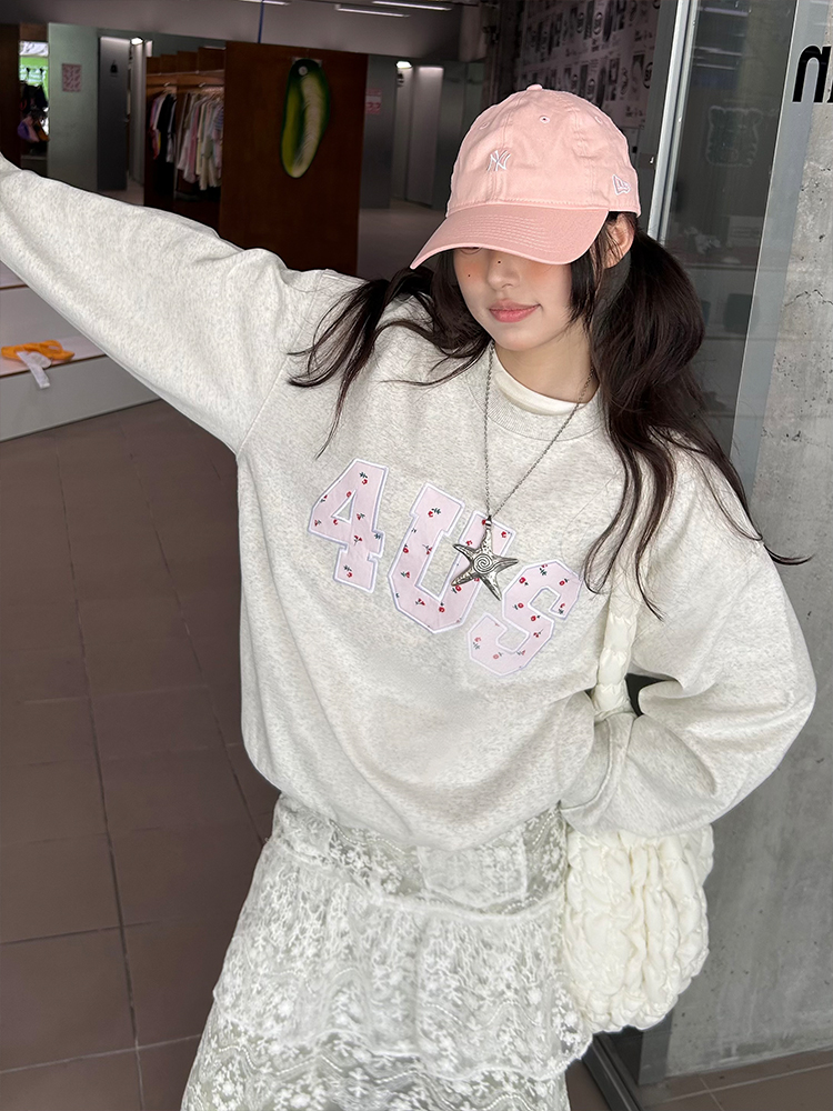 Floral Patch Embroidery Pullover Sweatshirt for Couples - Loose Fit Round Neck, Spring Autumn Style, National Trend Fashion Floral Patch Embroidery Pullover Sweatshirt for Couples - Loose Fit Round Neck, Spring Autumn Style, National Trend Fashion