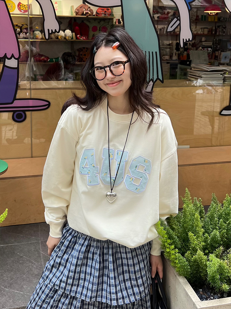 Floral Patchwork Embroidery Long Sleeve T-Shirt for Couples, National Trend, Loose Fit, Spring and Autumn Style Floral Patchwork Embroidery Long Sleeve T-Shirt for Couples, National Trend, Loose Fit, Spring and Autumn Style