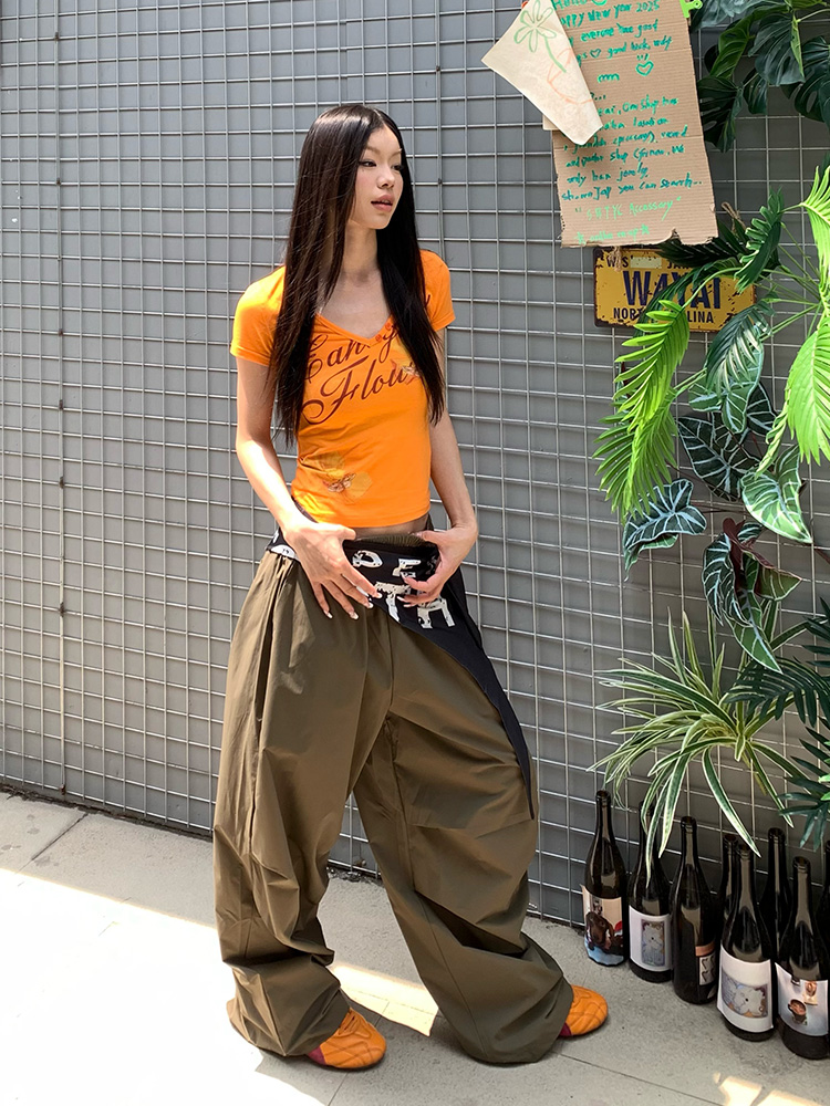 Floral Print V-Neck Short Sleeve T-Shirt for Women - Summer Slim Fit Trendy Top in 90s Style Floral Print V-Neck Short Sleeve T-Shirt for Women - Summer Slim Fit Trendy Top in 90s Style