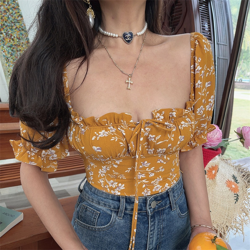 Floral Puff Sleeve Blouse - Square Neck, Waist-Revealing, Short Sleeve - Spring/Summer 2025 Vacation Style Floral Puff Sleeve Blouse - Square Neck, Waist-Revealing, Short Sleeve - Spring/Summer 2025 Vacation Style