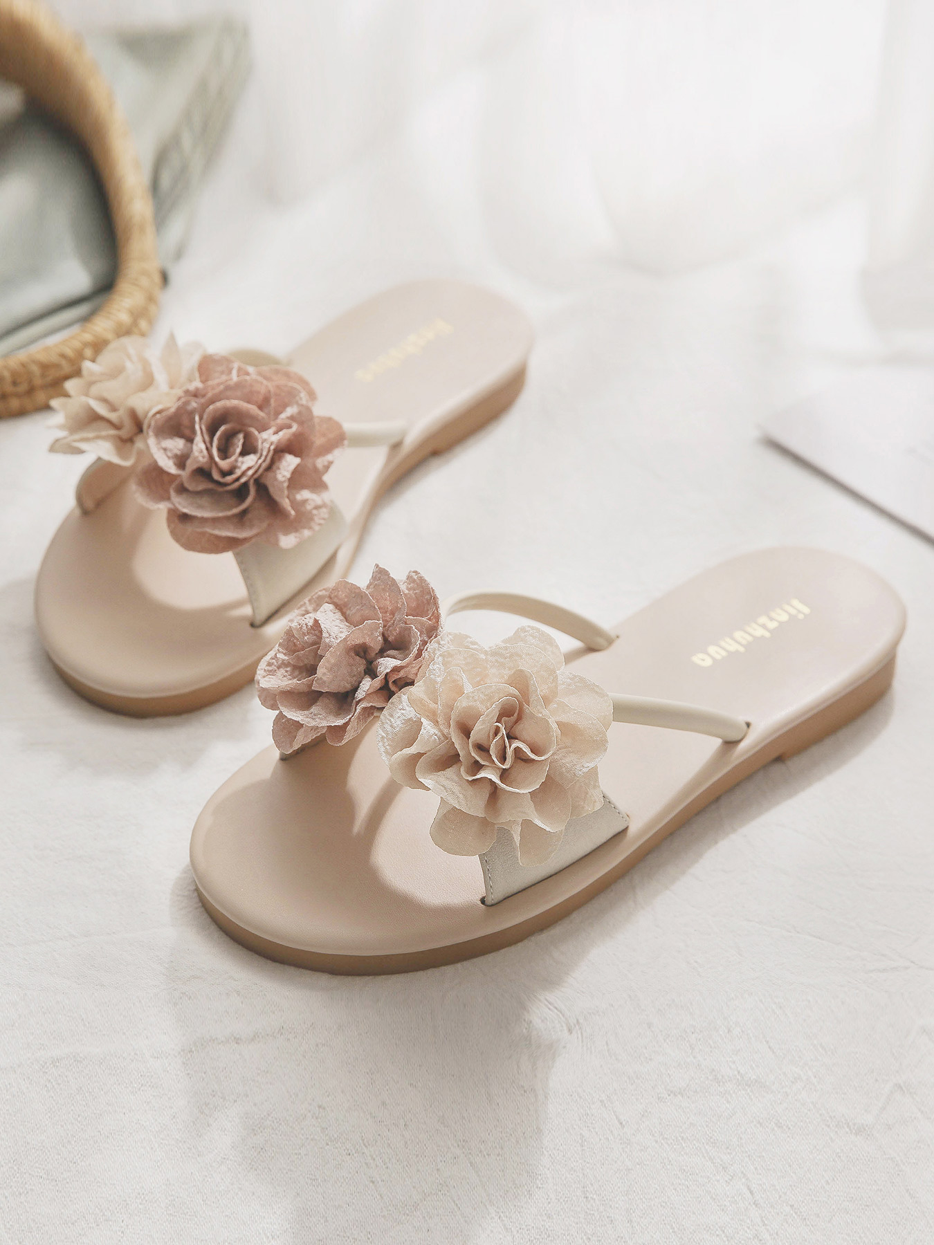 Floral Sheepskin Skirt and Sandal Set for Women - 2025 Summer Outdoor Fashion, Versatile French Style Ensemble Floral Sheepskin Skirt and Sandal Set for Women - 2025 Summer Outdoor Fashion, Versatile French Style Ensemble