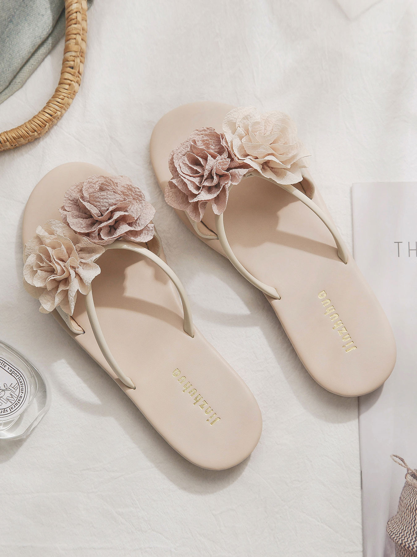 Floral Sheepskin Skirt and Sandal Set for Women - 2025 Summer Outdoor Fashion, Versatile French Style Ensemble Floral Sheepskin Skirt and Sandal Set for Women - 2025 Summer Outdoor Fashion, Versatile French Style Ensemble