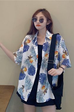 Floral Short-Sleeve Hawaiian Shirt for Women - Retro Vacation Beach Top in Hong Kong Style, Perfect for Summer and Travel