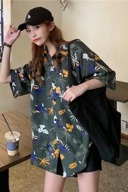 Floral Short-Sleeve Hawaiian Shirt for Women - Retro Vacation Beach Top in Hong Kong Style, Perfect for Summer and Travel