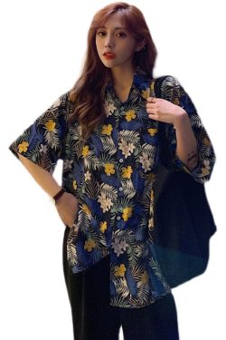 Floral Short-Sleeve Hawaiian Shirt for Women - Retro Vacation Beach Top in Hong Kong Style, Perfect for Summer and Travel