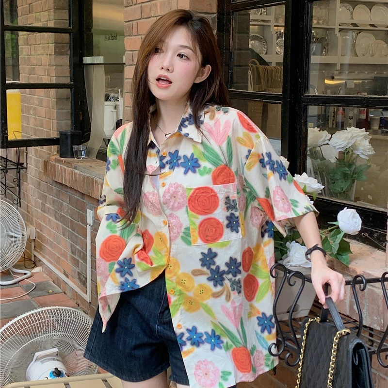 Floral Short-Sleeve Shirt for Girls, Hawaiian Vacation Beach Top, Retro Hong Kong Style Loose Fit, Summer Fashion Essential Floral Short-Sleeve Shirt for Girls, Hawaiian Vacation Beach Top, Retro Hong Kong Style Loose Fit, Summer Fashion Essential