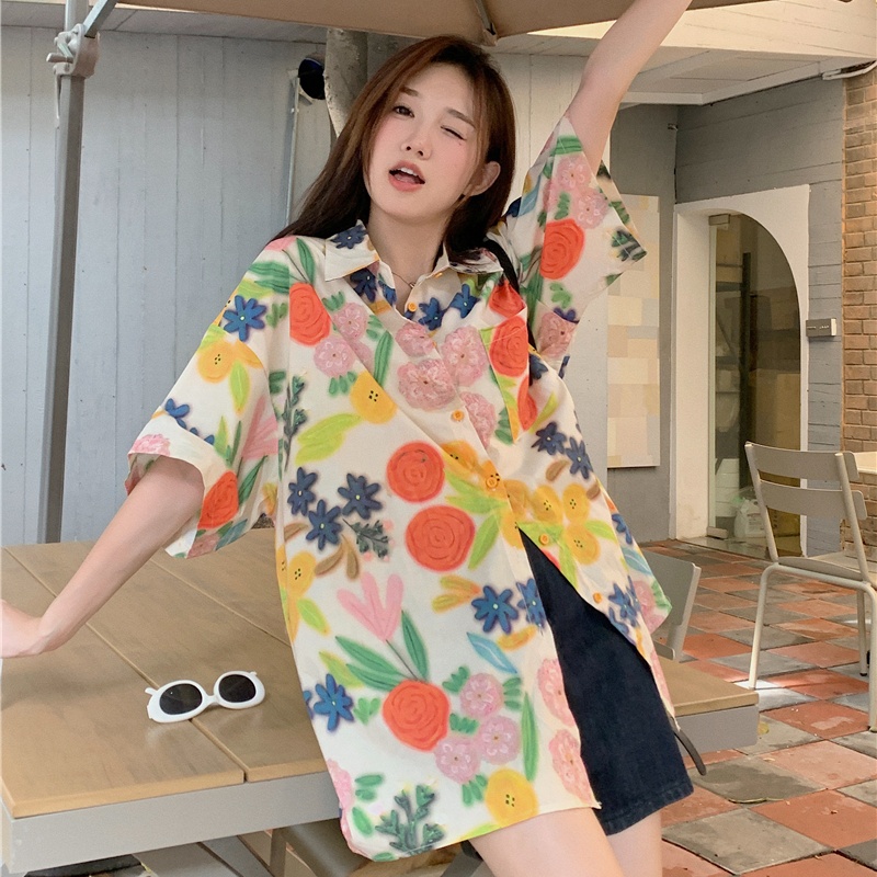 Floral Short-Sleeve Shirt for Girls, Hawaiian Vacation Beach Top, Retro Hong Kong Style Loose Fit, Summer Fashion Essential Floral Short-Sleeve Shirt for Girls, Hawaiian Vacation Beach Top, Retro Hong Kong Style Loose Fit, Summer Fashion Essential