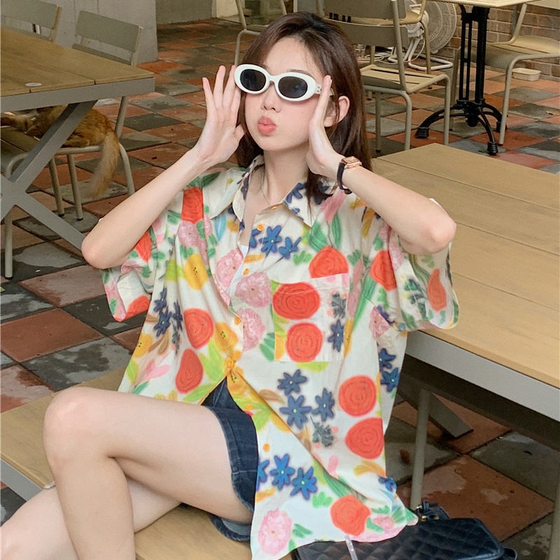 Floral Short-Sleeve Shirt for Girls, Hawaiian Vacation Beach Top, Retro Hong Kong Style Loose Fit, Summer Fashion Essential Floral Short-Sleeve Shirt for Girls, Hawaiian Vacation Beach Top, Retro Hong Kong Style Loose Fit, Summer Fashion Essential