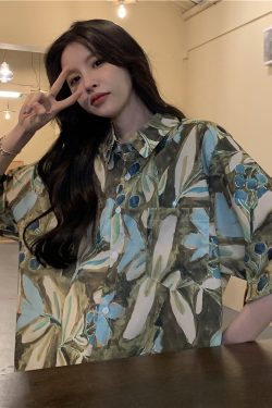 Floral Short Sleeve Shirt for Women - 2025 Summer Beach Hawaiian Vintage Loose Top in Hong Kong Style