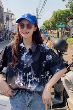 Floral Short Sleeve Shirt for Women - Hawaiian Beach Top, Retro Hong Kong Style, Loose Fit, Summer Fashion Essential