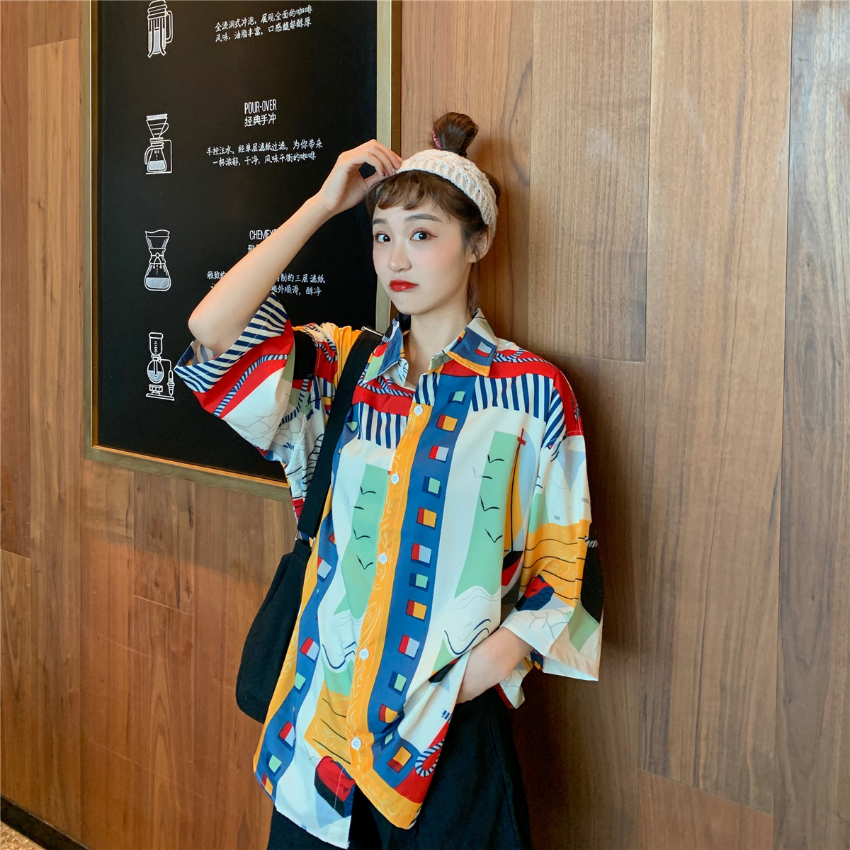 Floral Short Sleeve Shirt for Women - Hawaiian Beach Top, Retro Hong Kong Style, Loose Fit, Summer Fashion Essential Floral Short Sleeve Shirt for Women - Hawaiian Beach Top, Retro Hong Kong Style, Loose Fit, Summer Fashion Essential