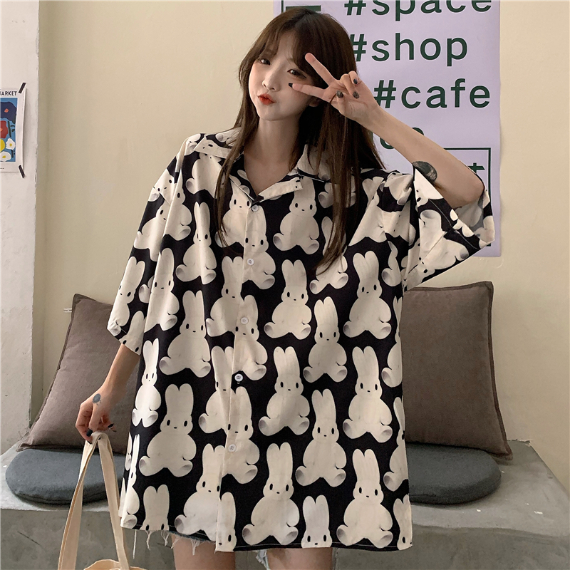 Floral Short Sleeve Shirt for Women - Hawaiian Beach Top, Retro Hong Kong Style, Loose Fit, Summer Fashion Essential Floral Short Sleeve Shirt for Women - Hawaiian Beach Top, Retro Hong Kong Style, Loose Fit, Summer Fashion Essential