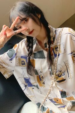 Floral Short Sleeve Shirt for Women - Hawaiian Beach Top, Retro Hong Kong Style, Loose Fit, Summer Fashion Essential