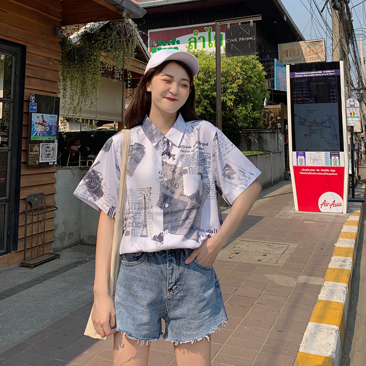 Floral Short Sleeve Shirt for Women - Hawaiian Beach Top, Retro Hong Kong Style, Loose Fit, Summer Fashion Essential Floral Short Sleeve Shirt for Women - Hawaiian Beach Top, Retro Hong Kong Style, Loose Fit, Summer Fashion Essential