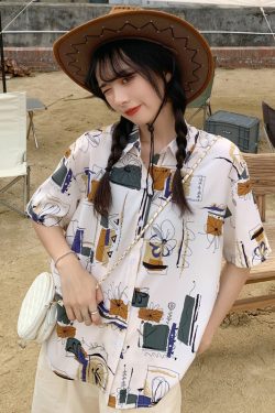 Floral Short Sleeve Shirt for Women - Hawaiian Beach Top, Retro Hong Kong Style, Loose Fit, Summer Fashion Essential