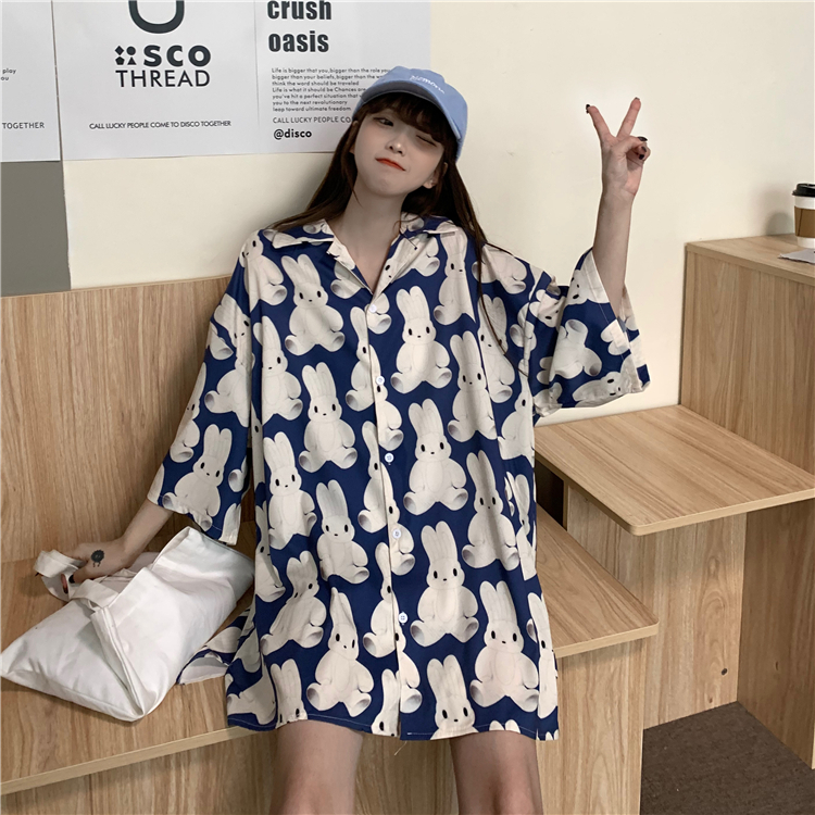 Floral Short Sleeve Shirt for Women - Hawaiian Beach Top, Retro Hong Kong Style, Loose Fit, Summer Fashion Essential Floral Short Sleeve Shirt for Women - Hawaiian Beach Top, Retro Hong Kong Style, Loose Fit, Summer Fashion Essential