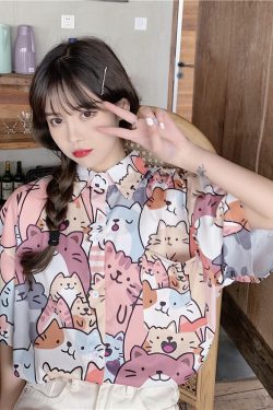 Floral Short Sleeve Shirt for Women - Hawaiian Beach Top, Retro Hong Kong Style, Loose Fit, Summer Fashion Essential