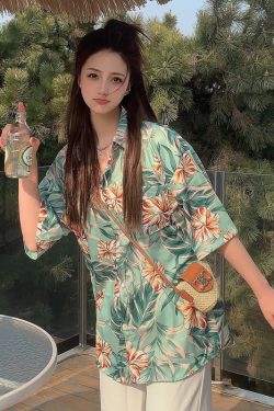 Floral Short-Sleeve Shirt for Women - Retro Hawaiian Style Loose Top for Beach Vacation, Y2K Inspired Fashion