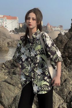 Floral Short-Sleeve Shirt for Women - Retro Hawaiian Style Loose Top for Beach Vacation, Y2K Inspired Fashion