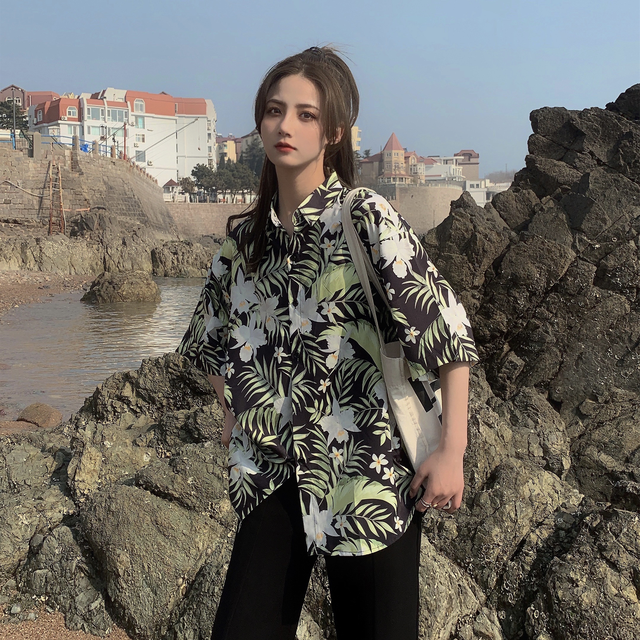 Floral Short-Sleeve Shirt for Women - Retro Hawaiian Style Loose Top for Beach Vacation, Y2K Inspired Fashion Floral Short-Sleeve Shirt for Women - Retro Hawaiian Style Loose Top for Beach Vacation, Y2K Inspired Fashion