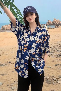 Floral Short-Sleeve Shirt for Women - Retro Hawaiian Style Loose Top for Beach Vacation, Y2K Inspired Fashion