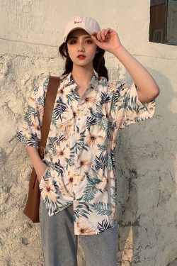 Floral Short-Sleeve Shirt for Women - Retro Hawaiian Style Loose Top for Beach Vacation, Y2K Inspired Fashion