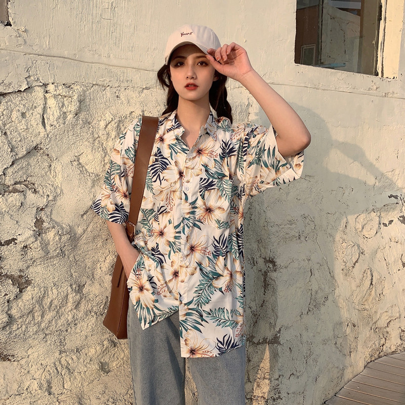 Floral Short-Sleeve Shirt for Women - Retro Hawaiian Style Loose Top for Beach Vacation, Y2K Inspired Fashion Floral Short-Sleeve Shirt for Women - Retro Hawaiian Style Loose Top for Beach Vacation, Y2K Inspired Fashion
