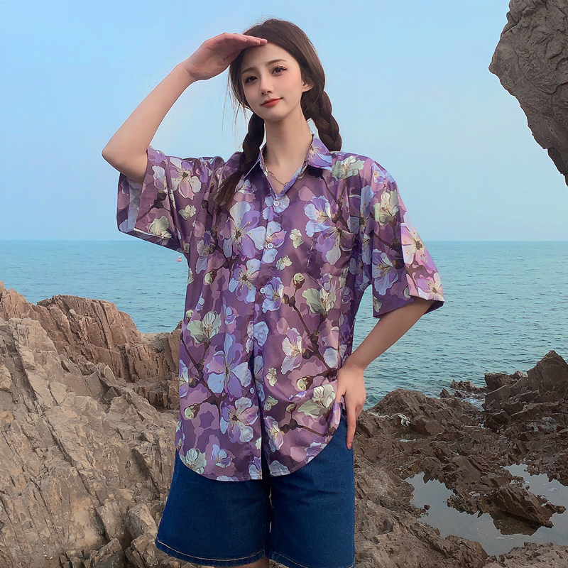 Floral Short-Sleeve Shirt for Women - Retro Hawaiian Style Loose Top for Beach Vacation, Y2K Inspired Fashion Floral Short-Sleeve Shirt for Women - Retro Hawaiian Style Loose Top for Beach Vacation, Y2K Inspired Fashion