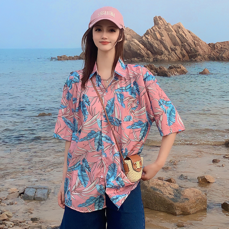 Floral Short-Sleeve Shirt for Women - Retro Hawaiian Style Loose Top for Beach Vacation, Y2K Inspired Fashion Floral Short-Sleeve Shirt for Women - Retro Hawaiian Style Loose Top for Beach Vacation, Y2K Inspired Fashion