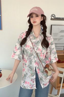 Floral Short-Sleeve Shirt for Women - Retro Hawaiian Style Loose Top for Beach Vacation, Y2K Inspired Fashion