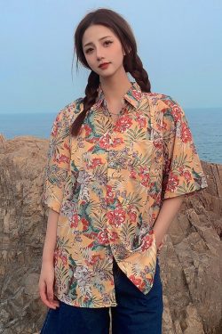 Floral Short-Sleeve Shirt for Women - Retro Hawaiian Style Loose Top for Beach Vacation, Y2K Inspired Fashion