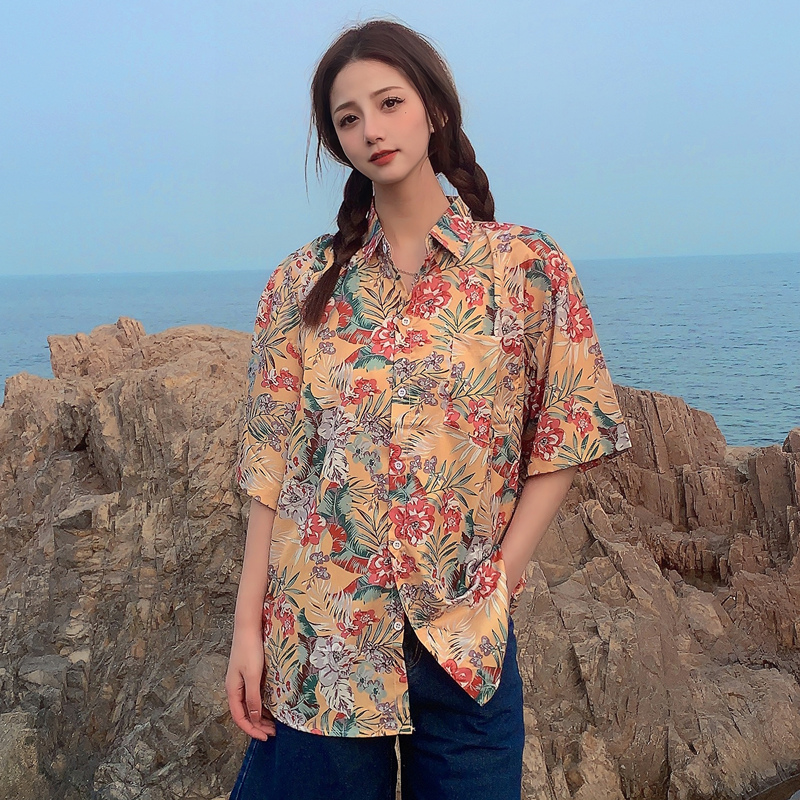 Floral Short-Sleeve Shirt for Women - Retro Hawaiian Style Loose Top for Beach Vacation, Y2K Inspired Fashion Floral Short-Sleeve Shirt for Women - Retro Hawaiian Style Loose Top for Beach Vacation, Y2K Inspired Fashion