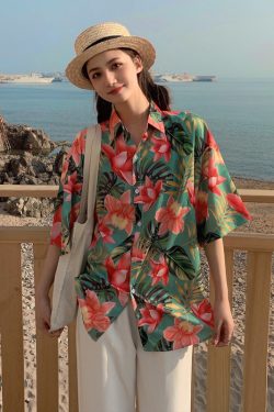 Floral Short-Sleeve Shirt for Women - Retro Hawaiian Style Loose Top for Beach Vacation, Y2K Inspired Fashion