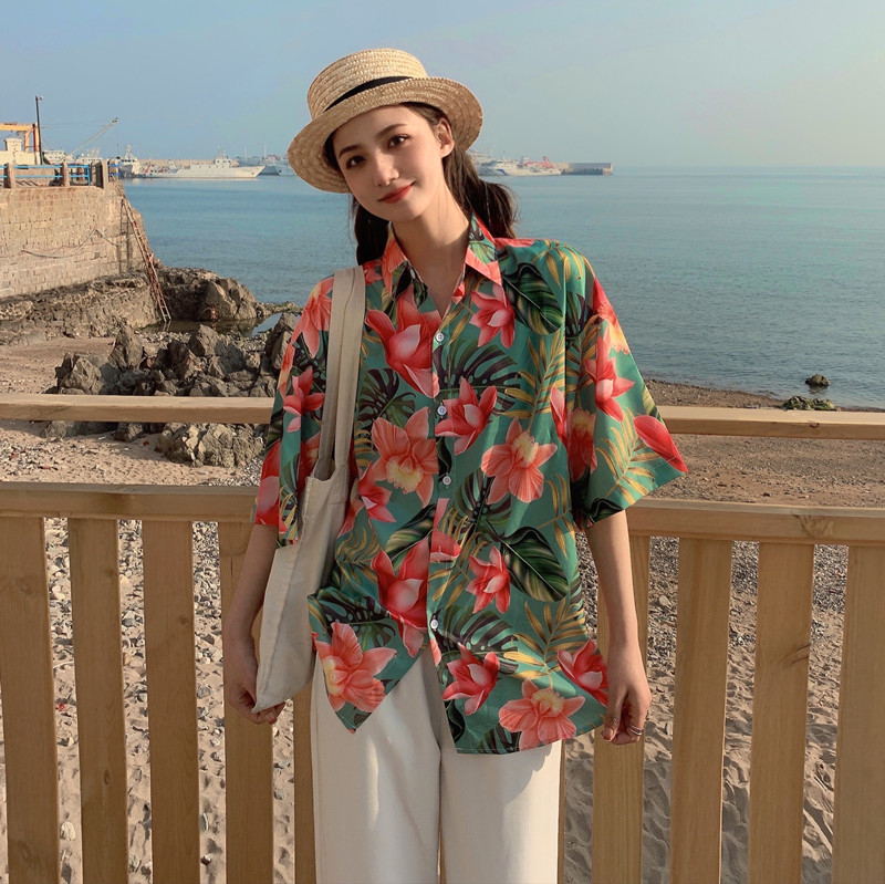 Floral Short-Sleeve Shirt for Women - Retro Hawaiian Style Loose Top for Beach Vacation, Y2K Inspired Fashion Floral Short-Sleeve Shirt for Women - Retro Hawaiian Style Loose Top for Beach Vacation, Y2K Inspired Fashion