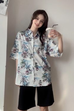 Floral Short-Sleeve Shirt for Women - Retro Hawaiian Style Loose Top for Beach Vacation, Y2K Inspired Fashion