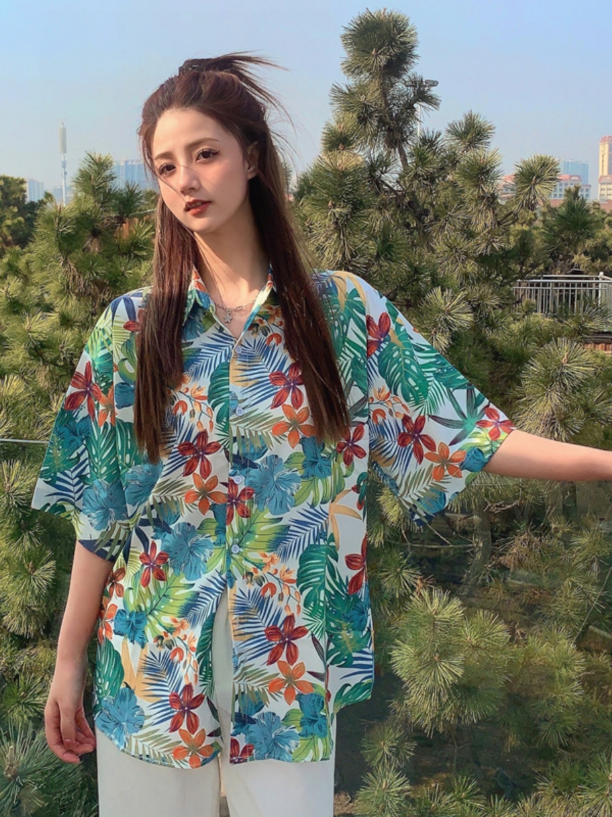 Floral Short-Sleeve Shirt for Women - Retro Hawaiian Style Loose Top for Beach Vacation, Y2K Inspired Fashion Floral Short-Sleeve Shirt for Women - Retro Hawaiian Style Loose Top for Beach Vacation, Y2K Inspired Fashion