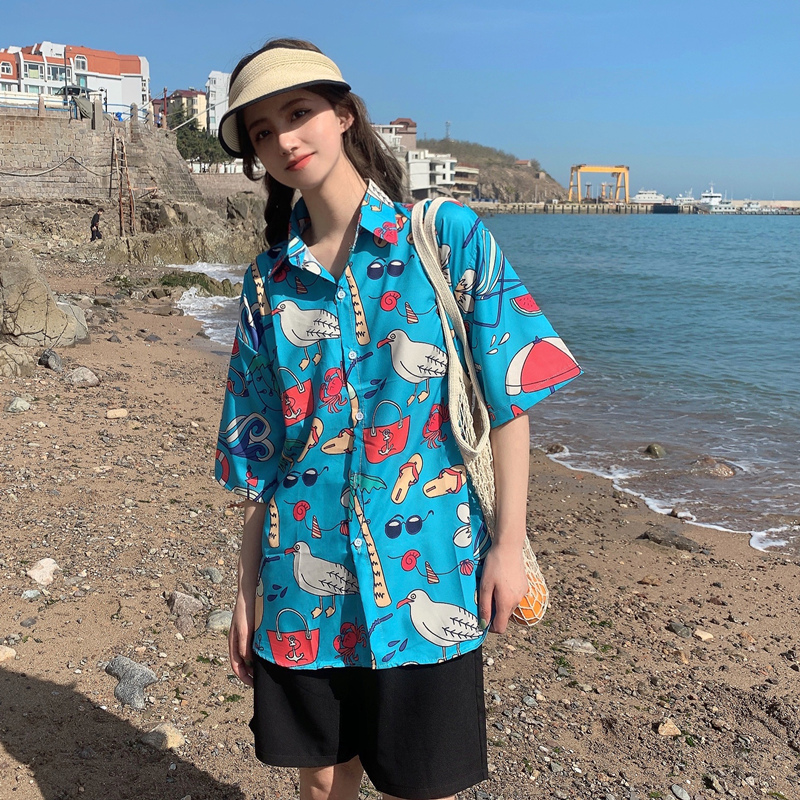 Floral Short-Sleeve Shirt for Women - Retro Hawaiian Style Loose Top for Beach Vacation, Y2K Inspired Fashion Floral Short-Sleeve Shirt for Women - Retro Hawaiian Style Loose Top for Beach Vacation, Y2K Inspired Fashion