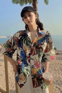Floral Short-Sleeve Shirt for Women - Retro Hawaiian Style Loose Top for Beach Vacation, Y2K Inspired Fashion