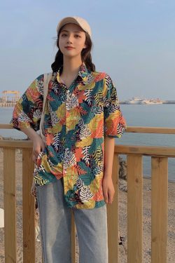 Floral Short-Sleeve Shirt for Women - Retro Hawaiian Style Loose Top for Beach Vacation, Y2K Inspired Fashion