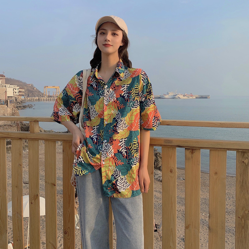 Floral Short-Sleeve Shirt for Women - Retro Hawaiian Style Loose Top for Beach Vacation, Y2K Inspired Fashion Floral Short-Sleeve Shirt for Women - Retro Hawaiian Style Loose Top for Beach Vacation, Y2K Inspired Fashion