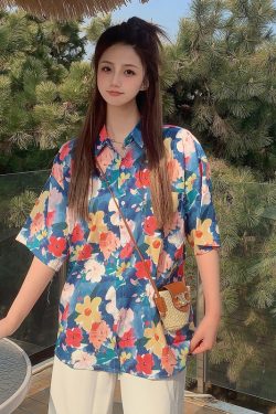 Floral Short-Sleeve Shirt for Women - Retro Hawaiian Style Loose Top for Beach Vacation, Y2K Inspired Fashion